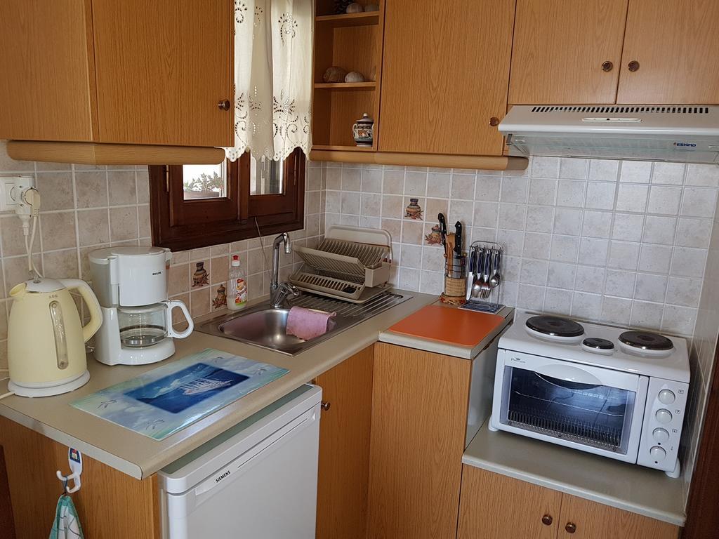 Theo'S Vacation Home Szkírosz Kültér fotó