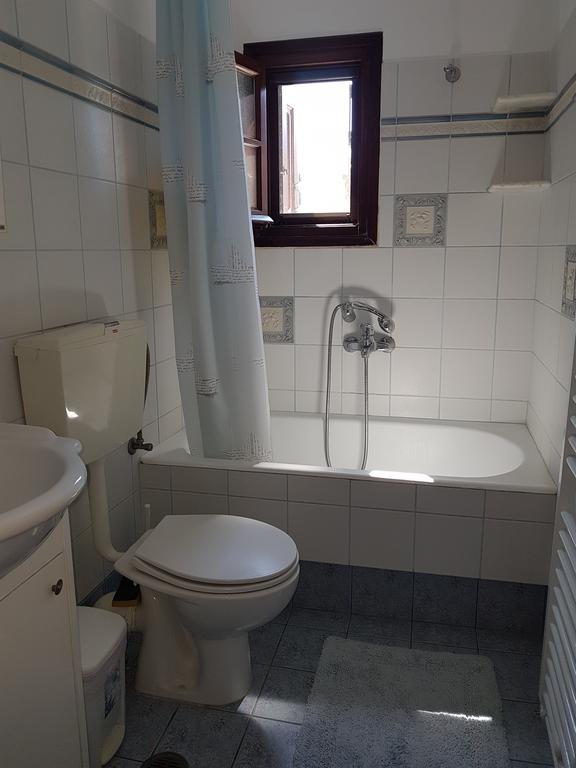 Theo'S Vacation Home Szkírosz Kültér fotó