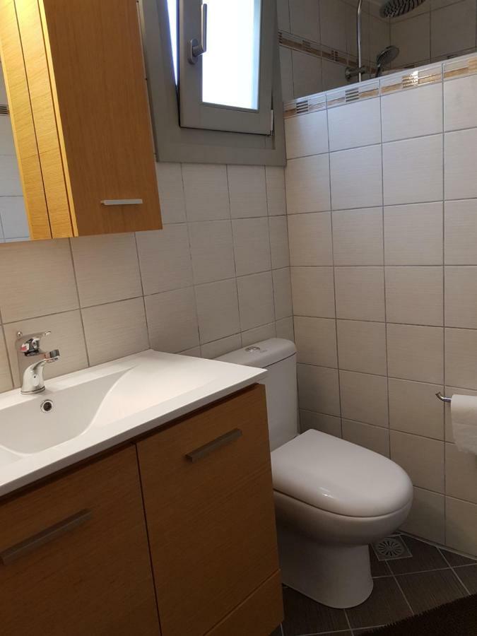 Theo'S Vacation Home Szkírosz Kültér fotó